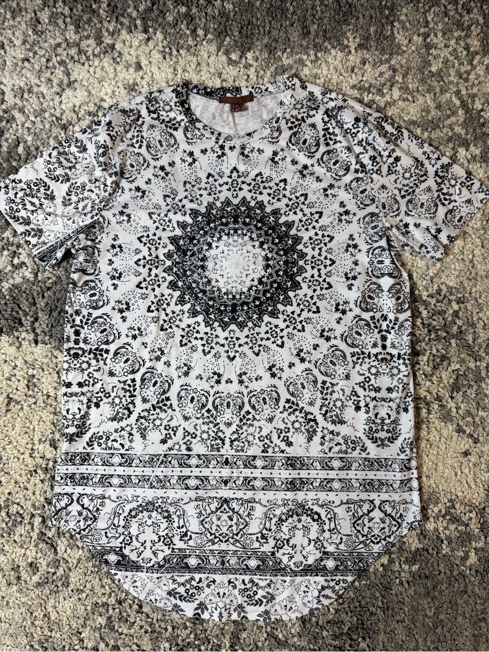 Forever 21Men, Men's Black & White Patterned Longline Curved Hem Tshirt, XL